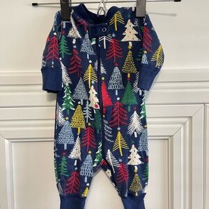Twinkly Trees on Navy. Hanna Andersson. Baby zip sleeper 0-3 months.